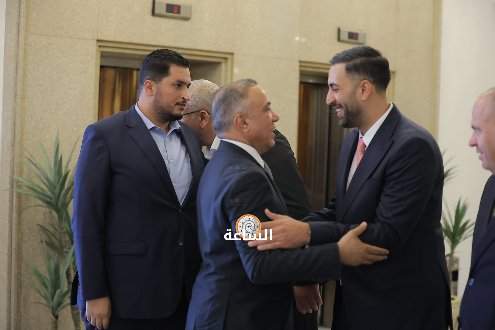 Madar Al-Saa Images 0.04184587970184783