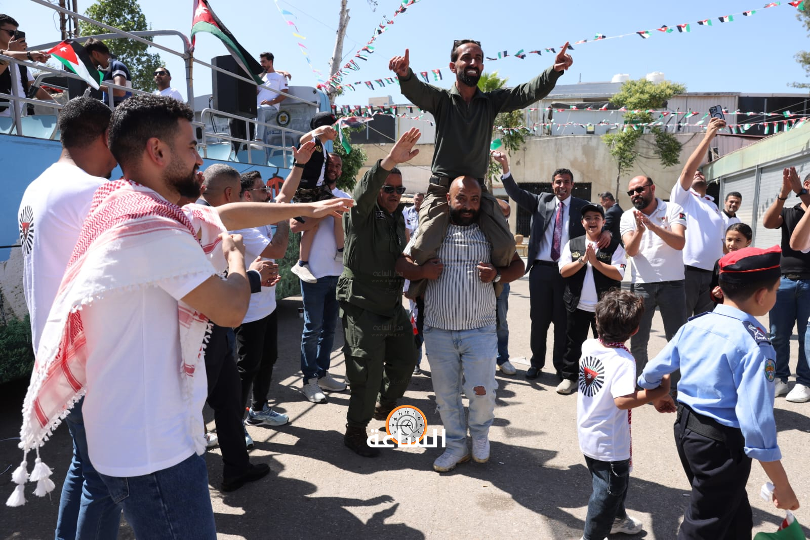 Madar Al-Saa Images 0.8902437251988174