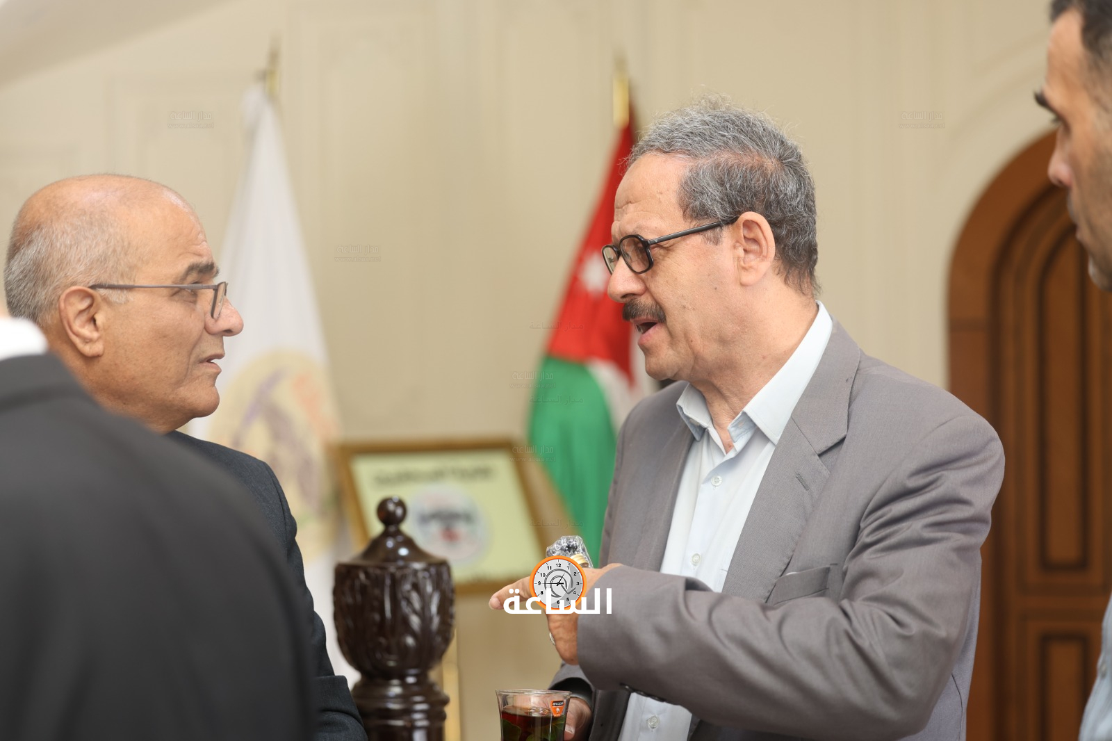 Madar Al-Saa Images 0.36796838764191