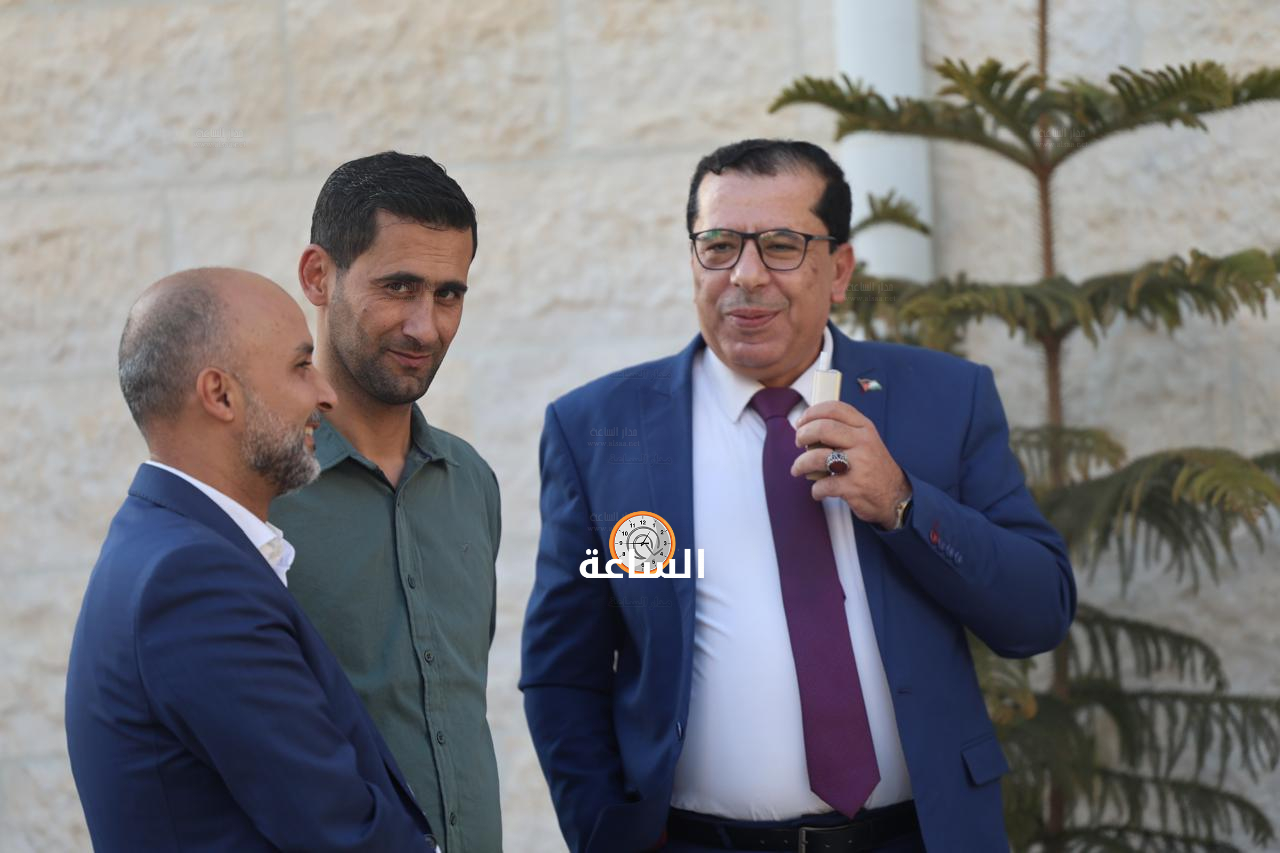 Madar Al-Saa Images 0.6421405314939764