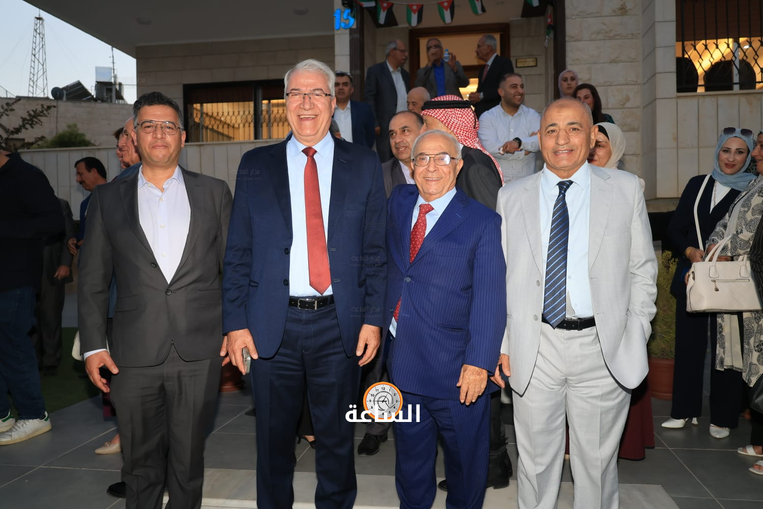 Madar Al-Saa Images 0.47948284385048556