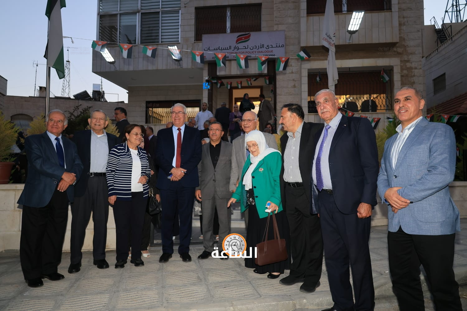 Madar Al-Saa Images 0.8849072246721215
