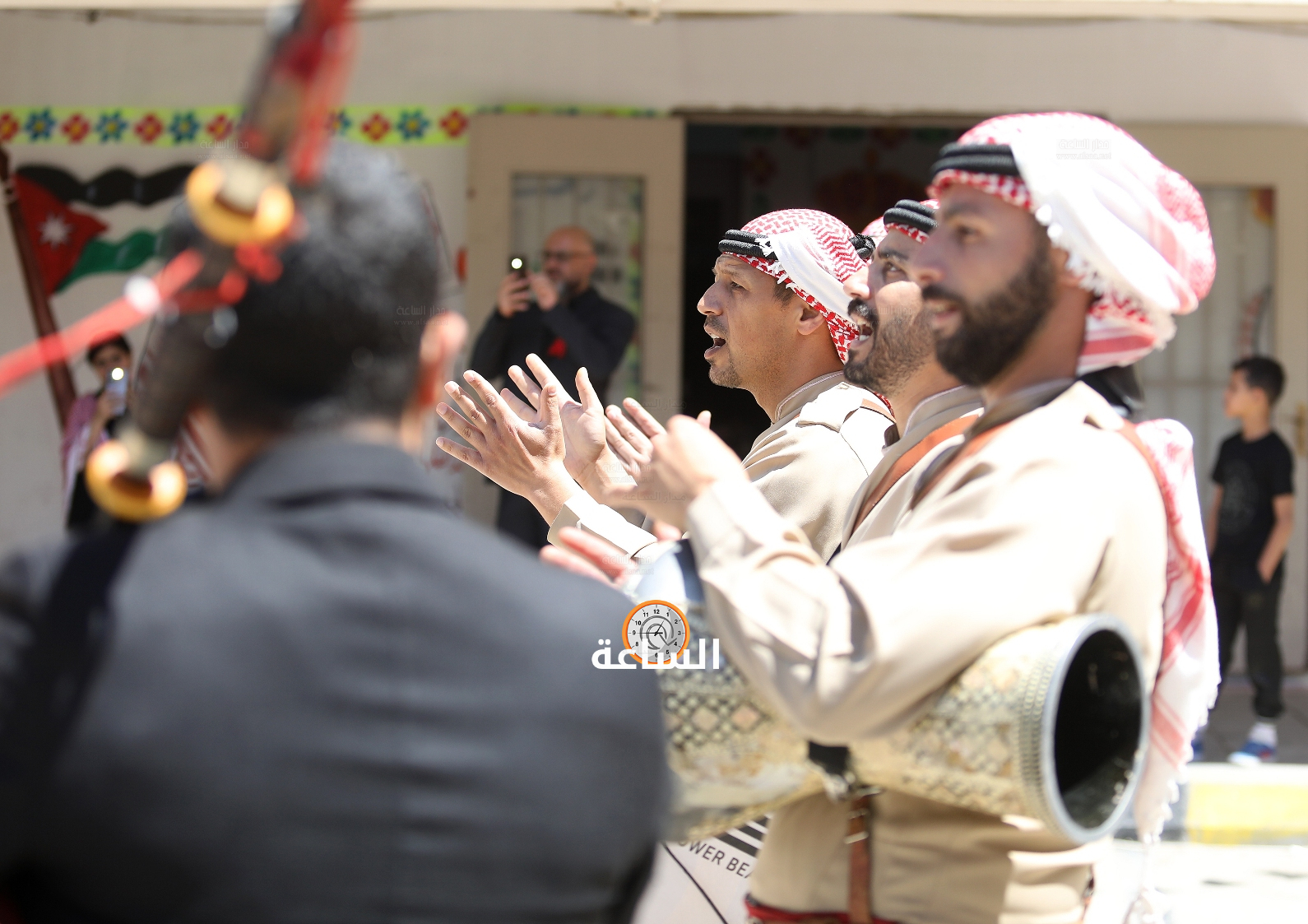 Madar Al-Saa Images 0.7267418608670874
