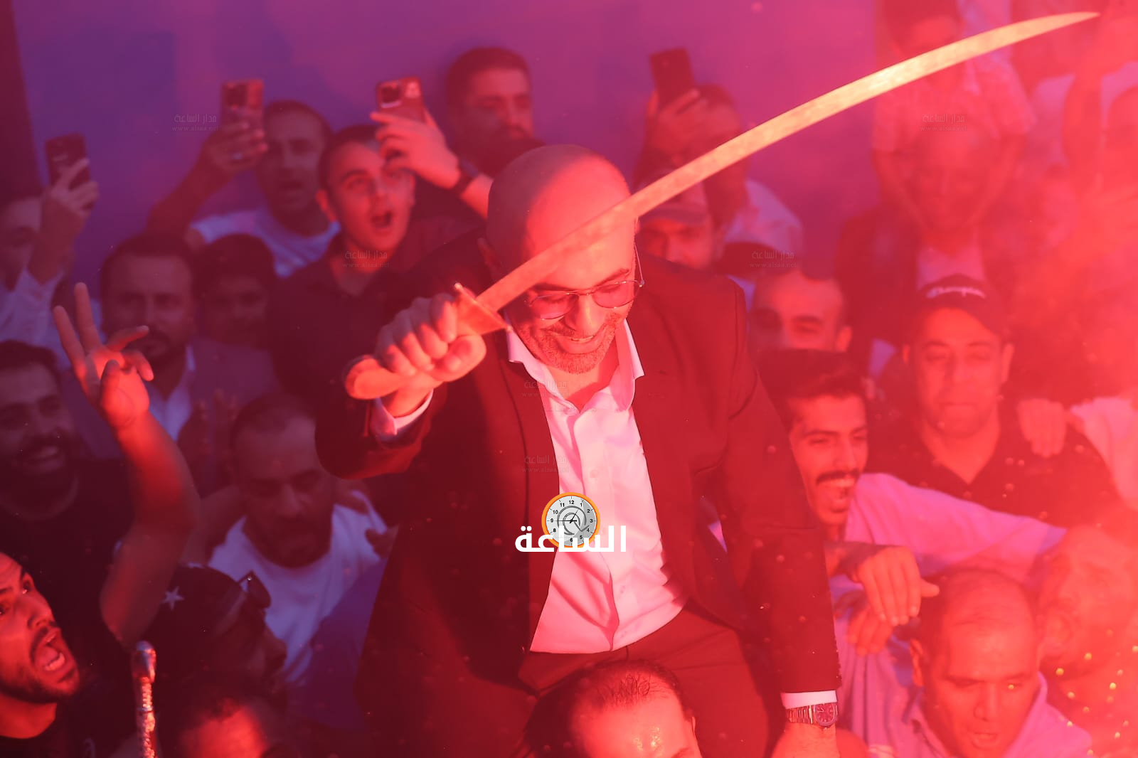 Madar Al-Saa Images 0.6049481157492336