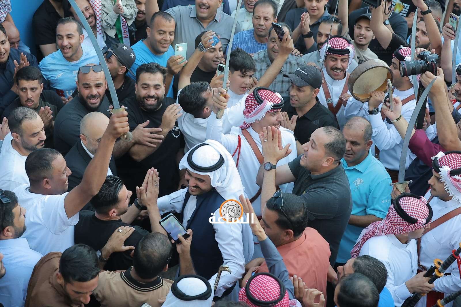 Madar Al-Saa Images 0.4321252425016594