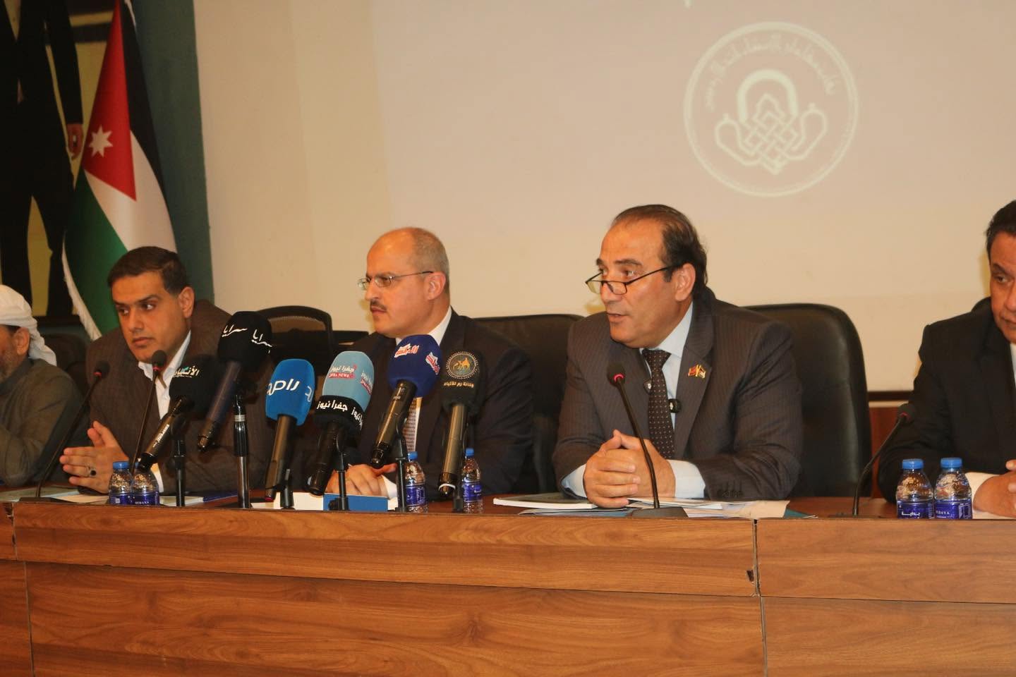 Madar Al-Saa Images 0.63504097489705