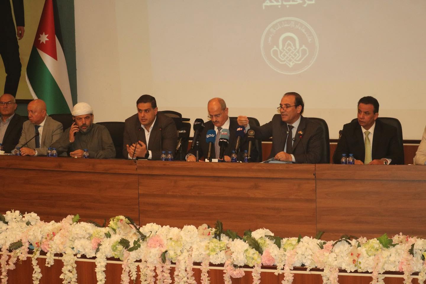 Madar Al-Saa Images 0.6523033841937231