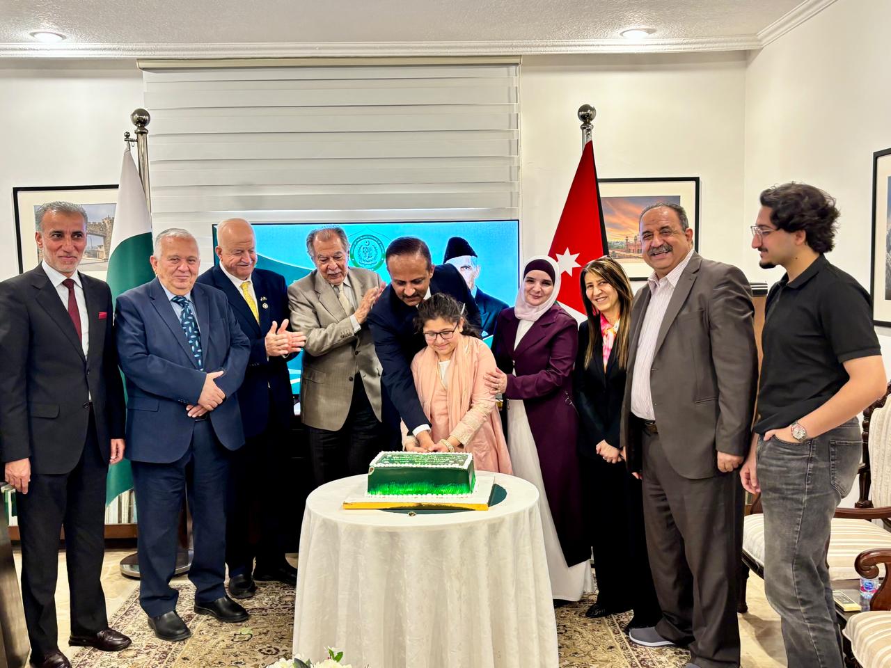 Madar Al-Saa Images 0.5399153109443885