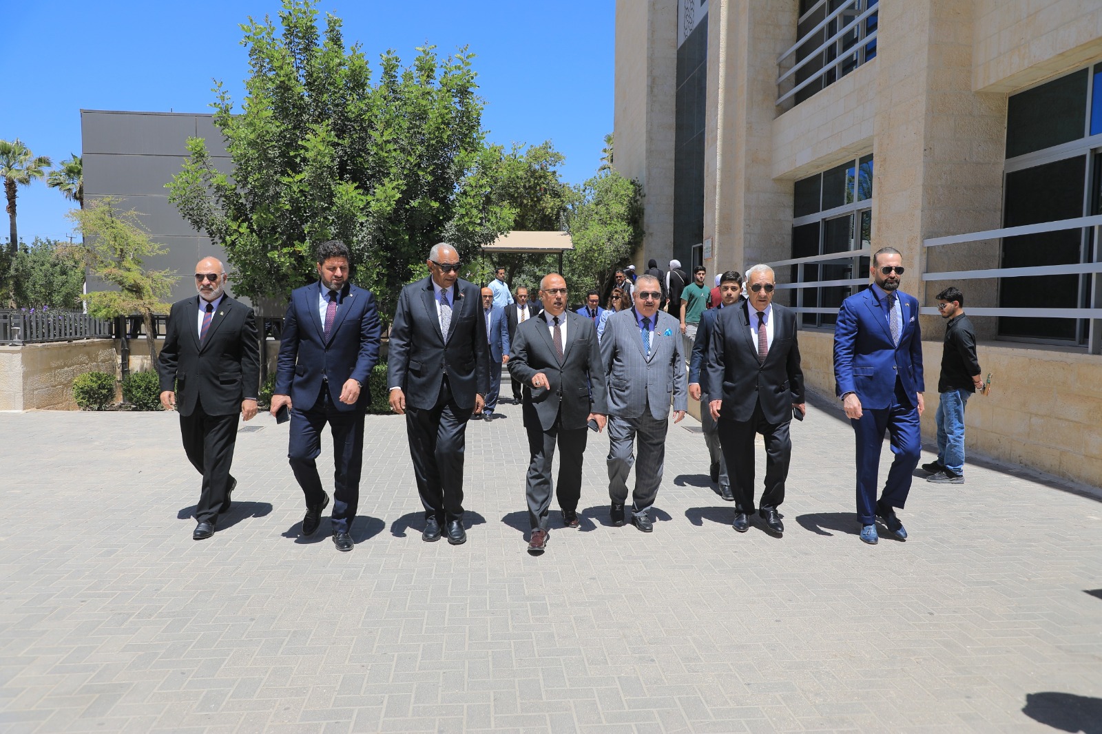 Madar Al-Saa Images 0.4924032377434887