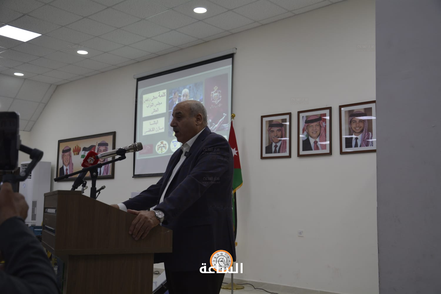 Madar Al-Saa Images 0.48301645443673114