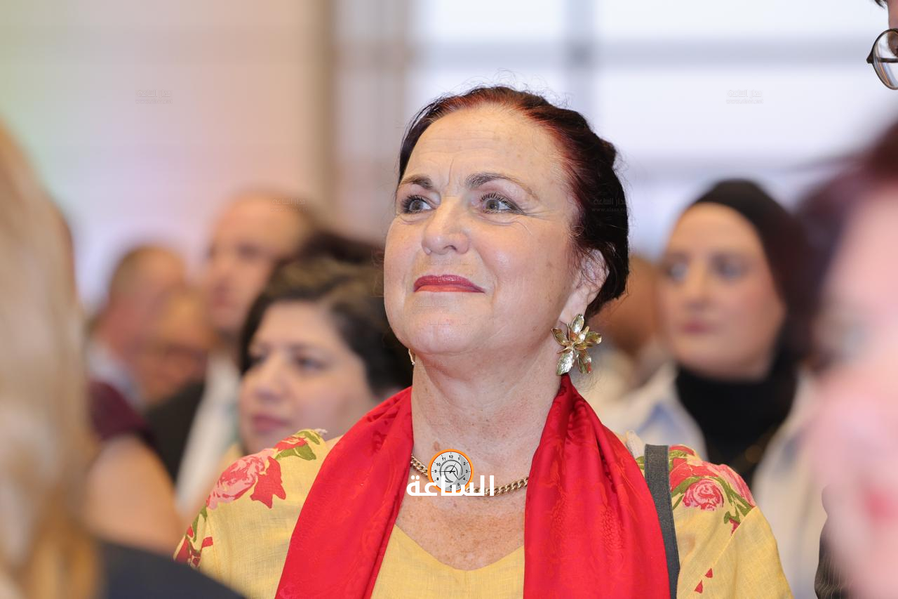 Madar Al-Saa Images 0.42643576487840784