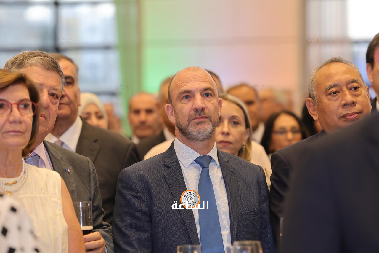 Madar Al-Saa Images 0.12938072609464535