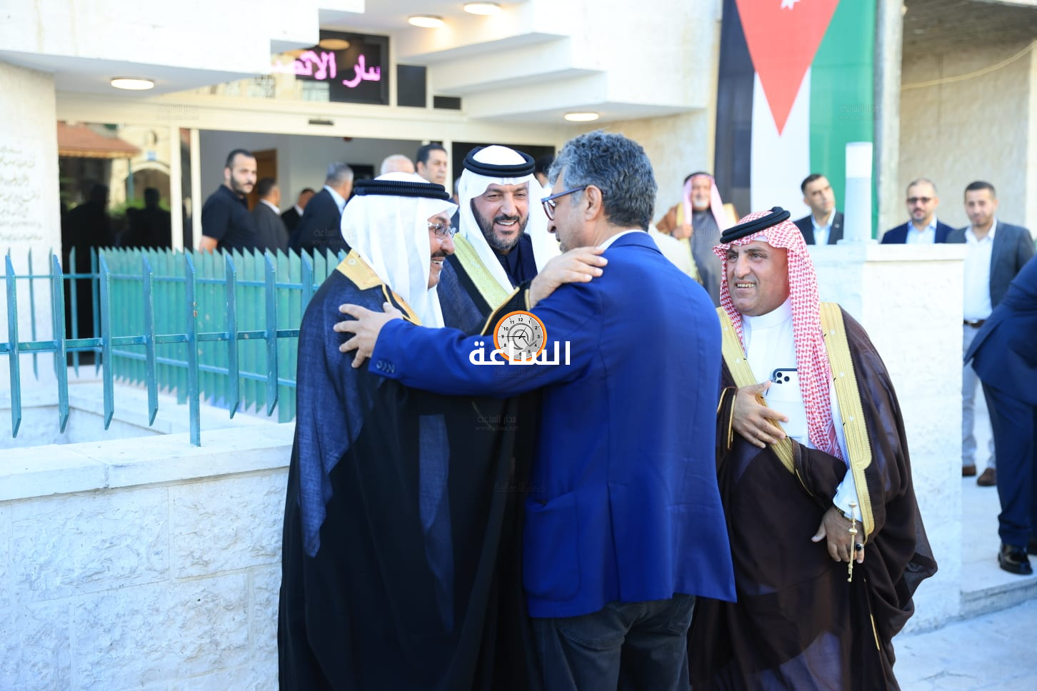 Madar Al-Saa Images 0.5627632268356229