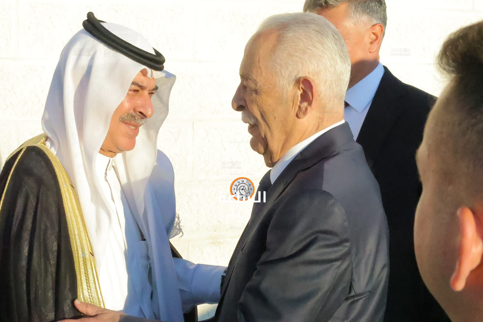 Madar Al-Saa Images 0.84888017303833