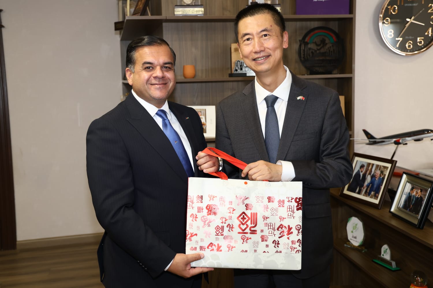 Madar Al-Saa Images 0.7993650810714235