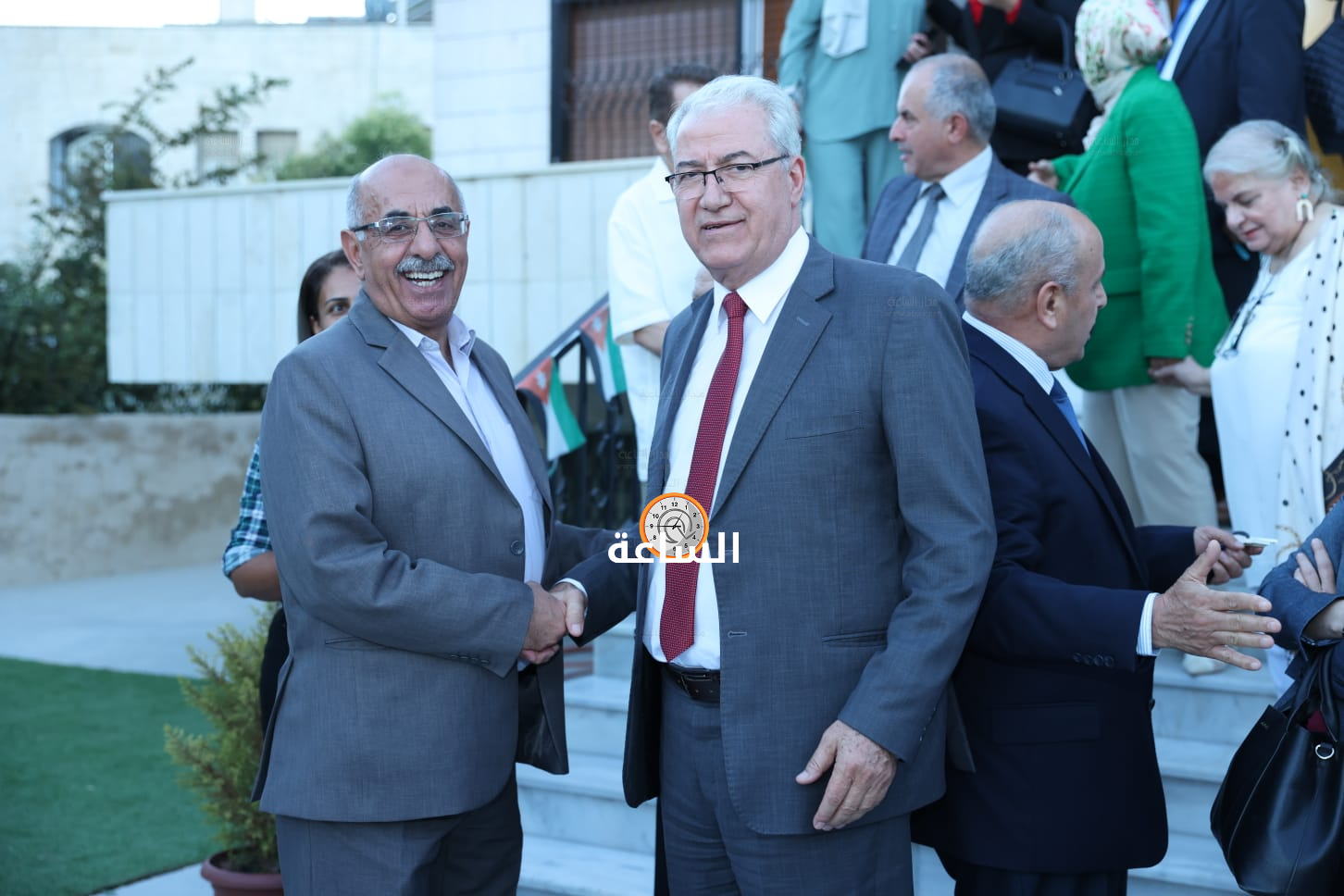 Madar Al-Saa Images 0.5734236715354175