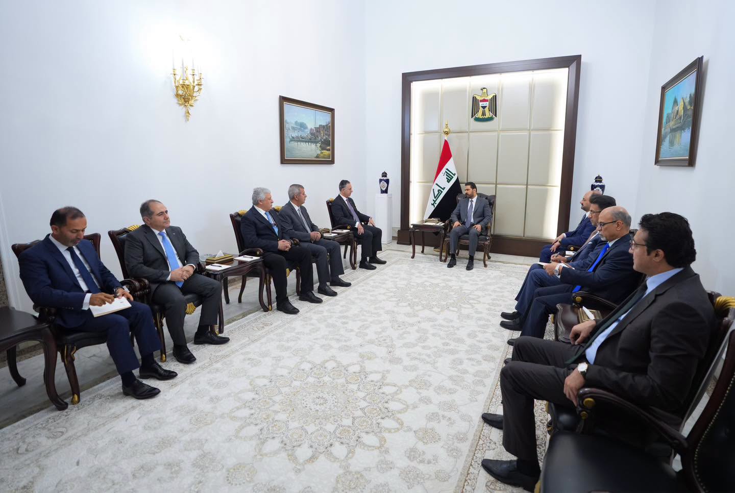 Madar Al-Saa Images 0.4405823312959185