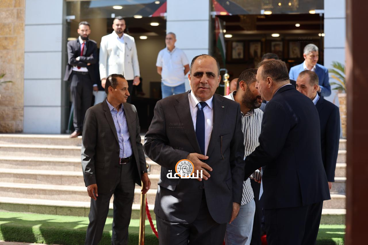 Madar Al-Saa Images 0.608872663697369