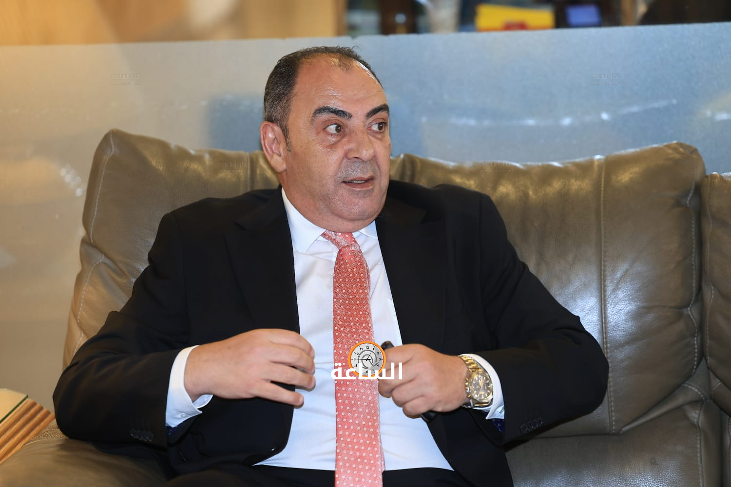 Madar Al-Saa Images 0.43455789636215003