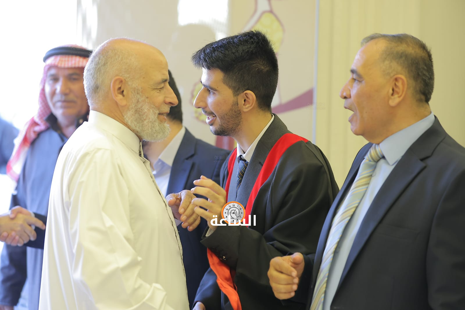 Madar Al-Saa Images 0.7829323218925428