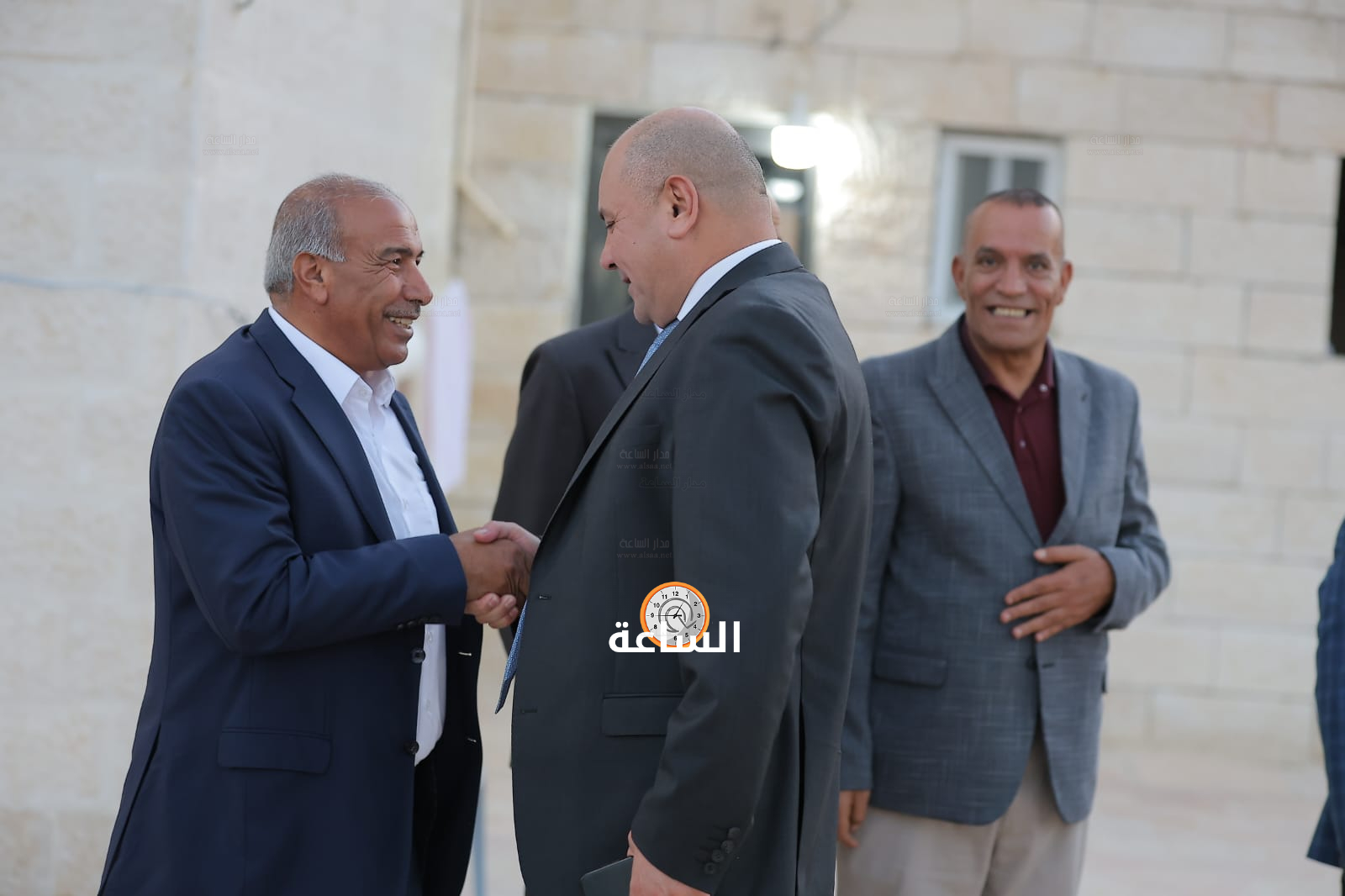 Madar Al-Saa Images 0.48384639471173563