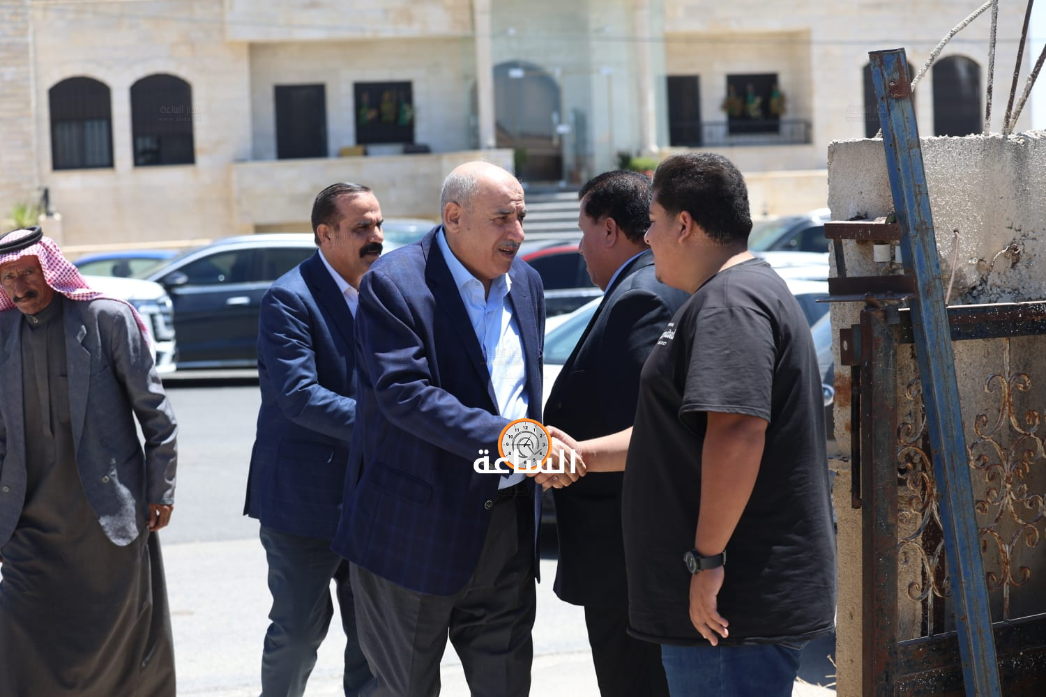 Madar Al-Saa Images 0.9391420425155497