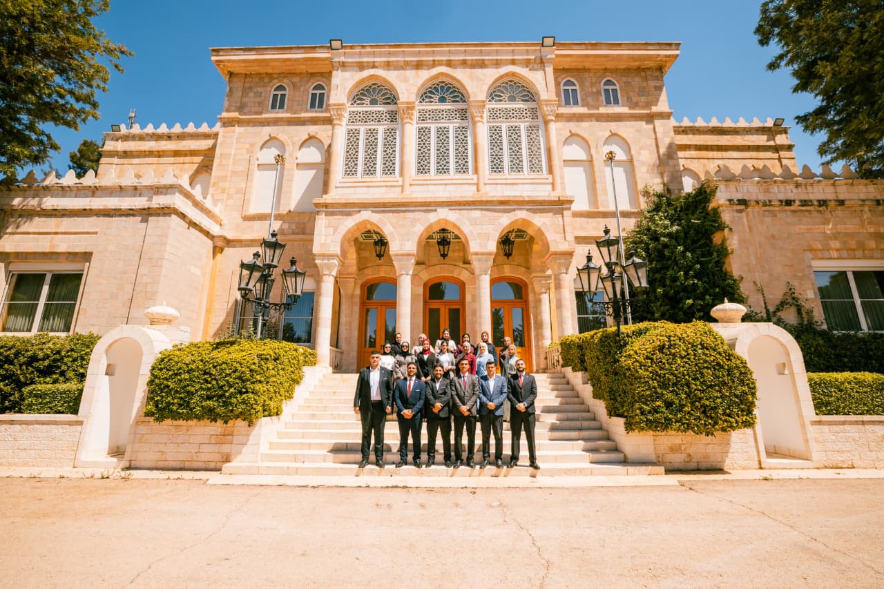 Madar Al-Saa Images 0.6255490639494732