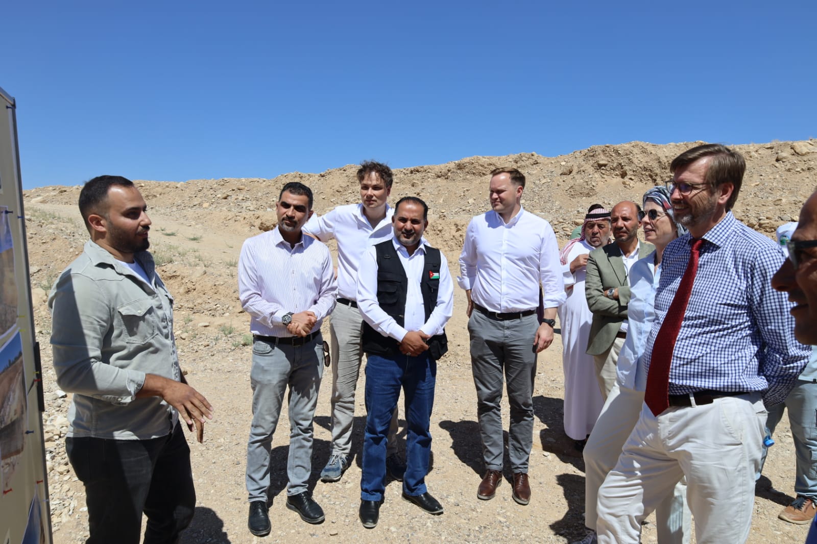 Madar Al-Saa Images 0.11447444246932426