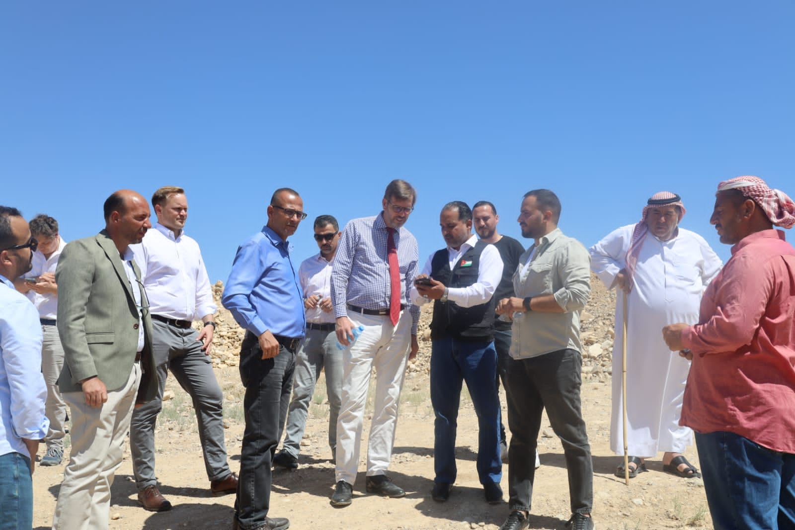 Madar Al-Saa Images 0.17217396165689014