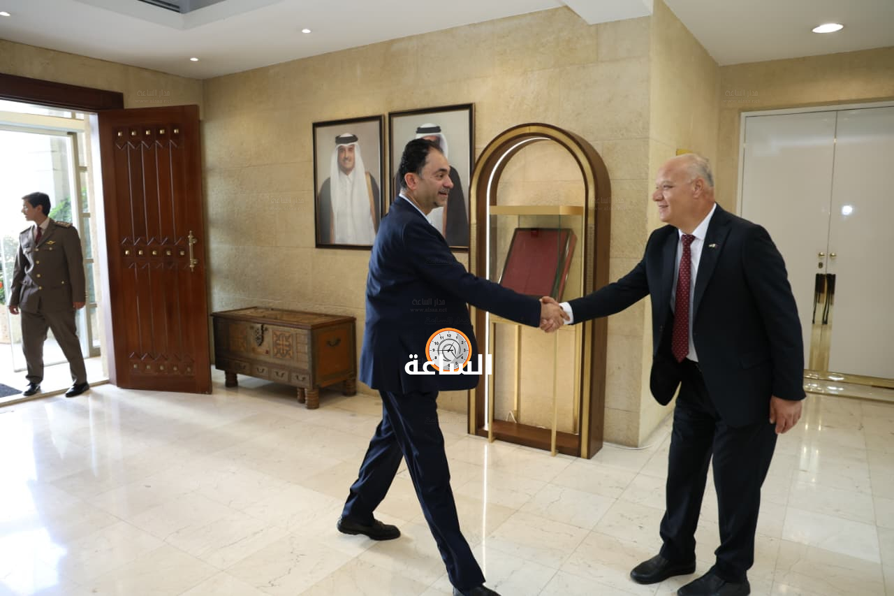 Madar Al-Saa Images 0.40646727423944073
