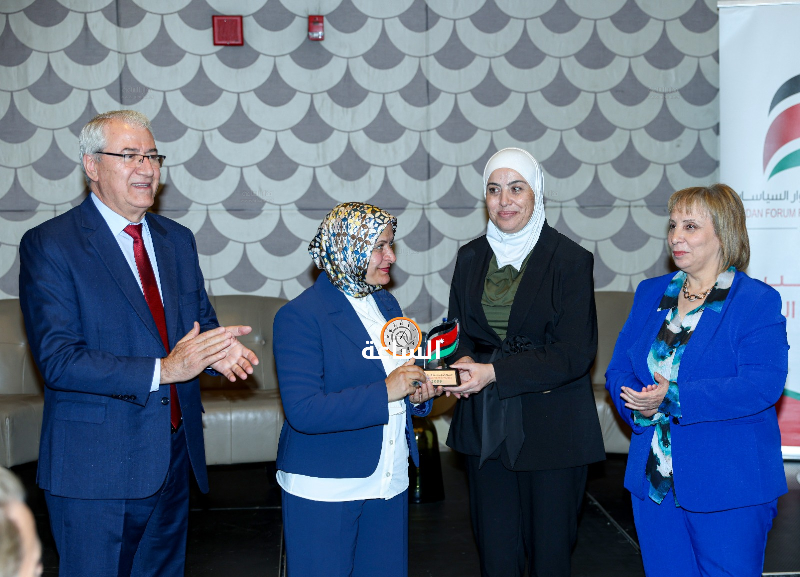 Madar Al-Saa Images 0.7519598545578497