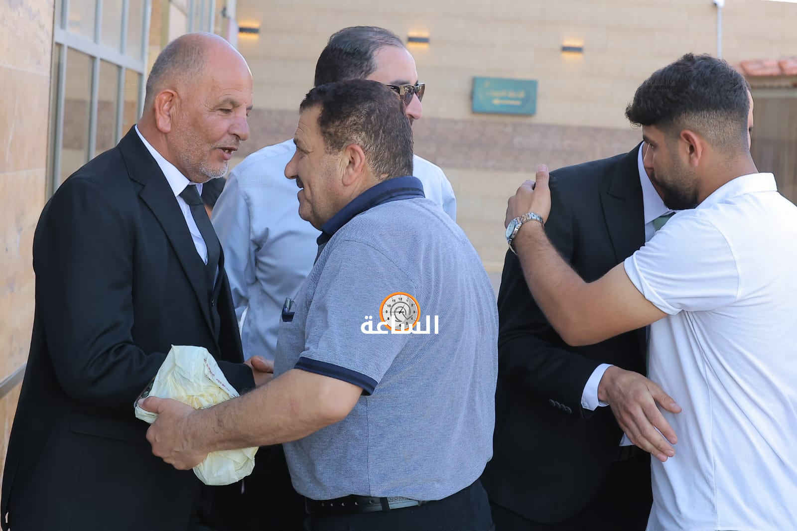 Madar Al-Saa Images 0.2411230787401235