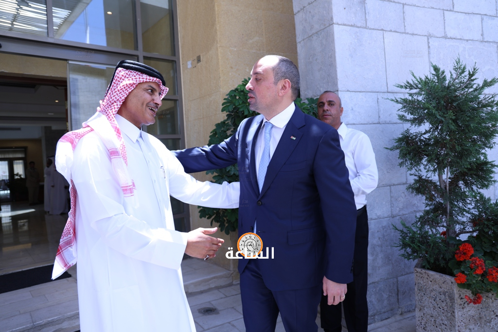Madar Al-Saa Images 0.47302621448237625