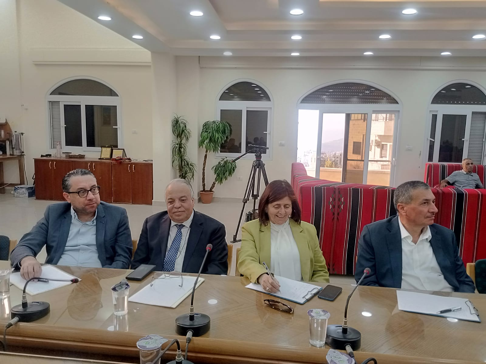 Madar Al-Saa Images 0.3810249607010596