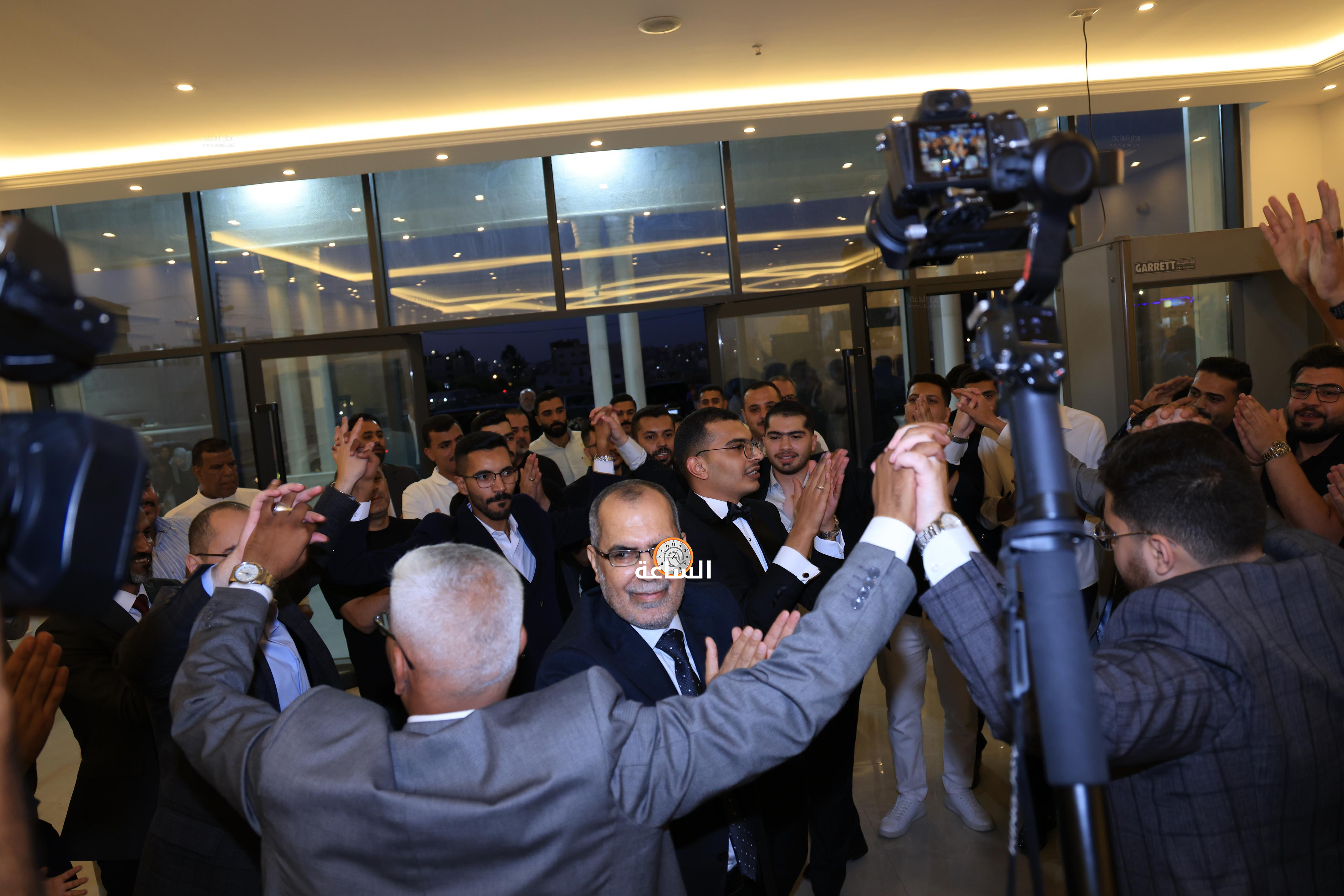 Madar Al-Saa Images 0.9239227696319878