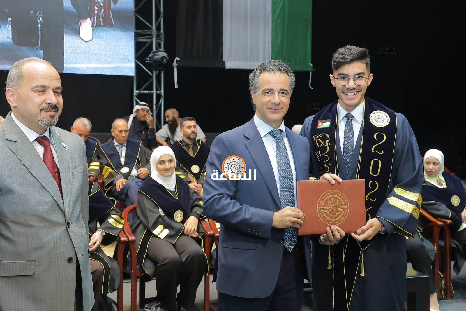 Madar Al-Saa Images 0.8262827457875589