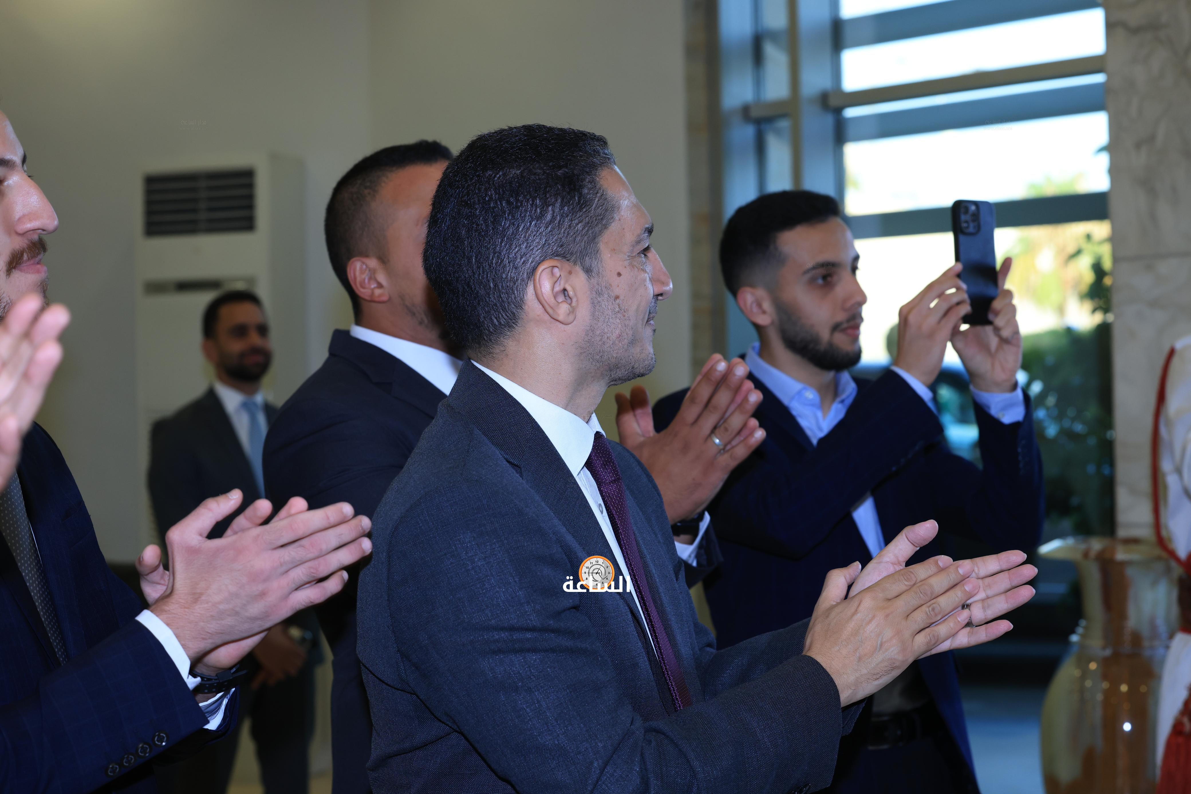 Madar Al-Saa Images 0.14961557701457184