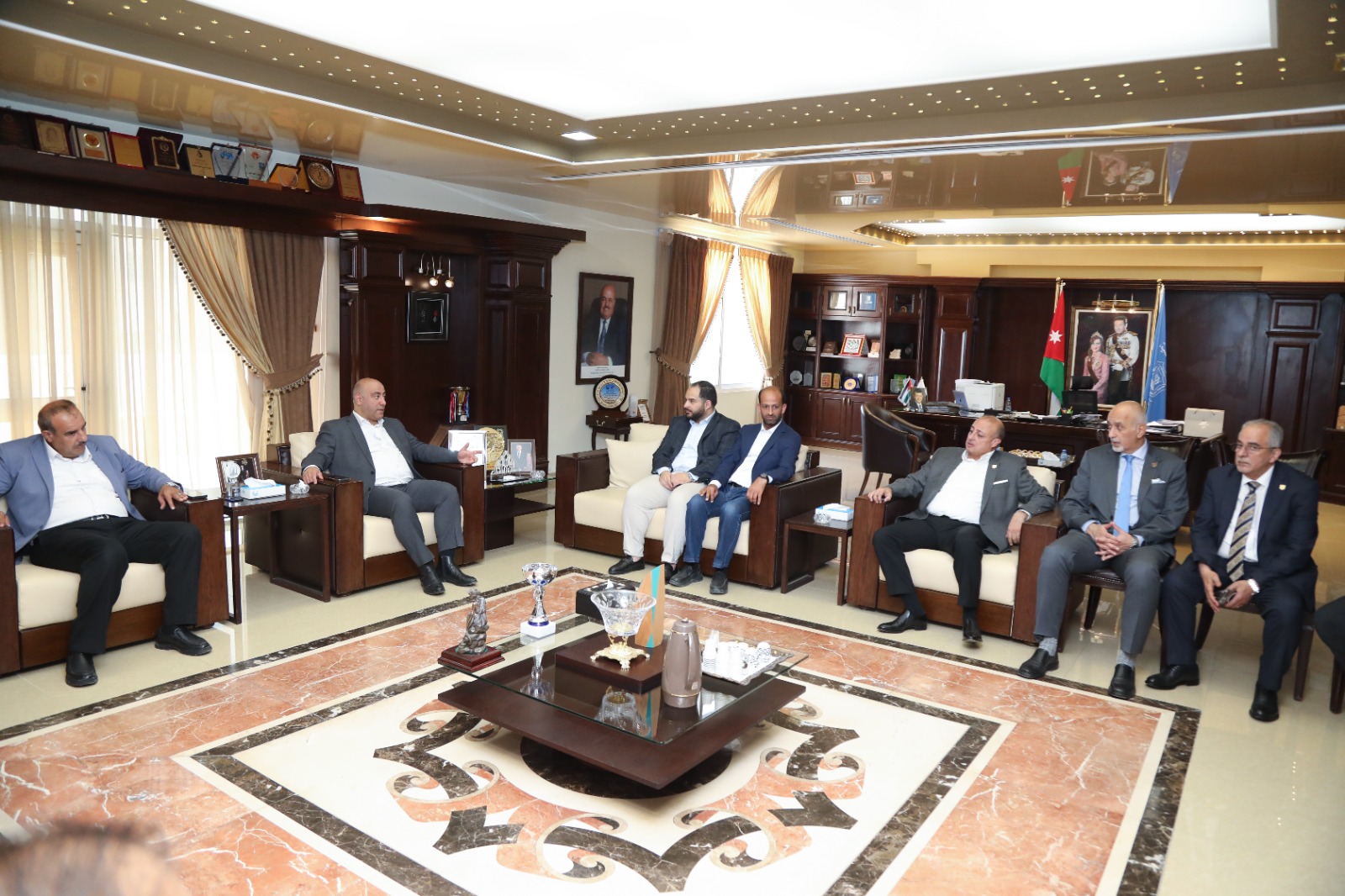 Madar Al-Saa Images 0.4160131406293932