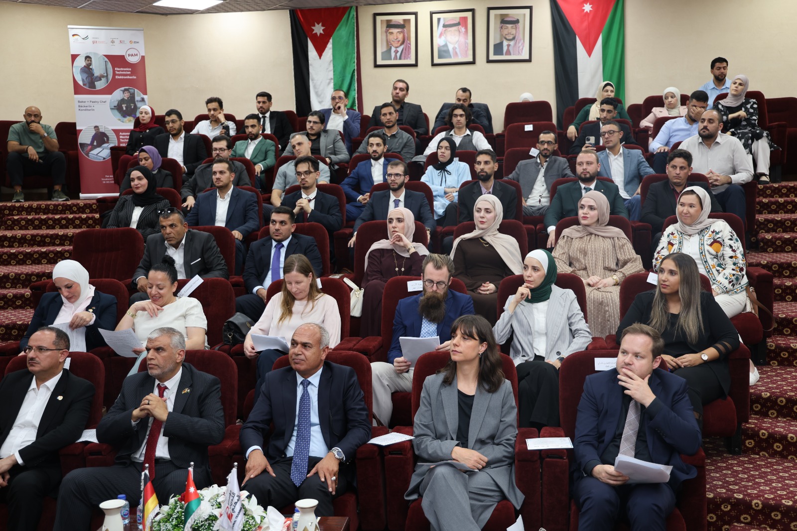 Madar Al-Saa Images 0.04052492616304337