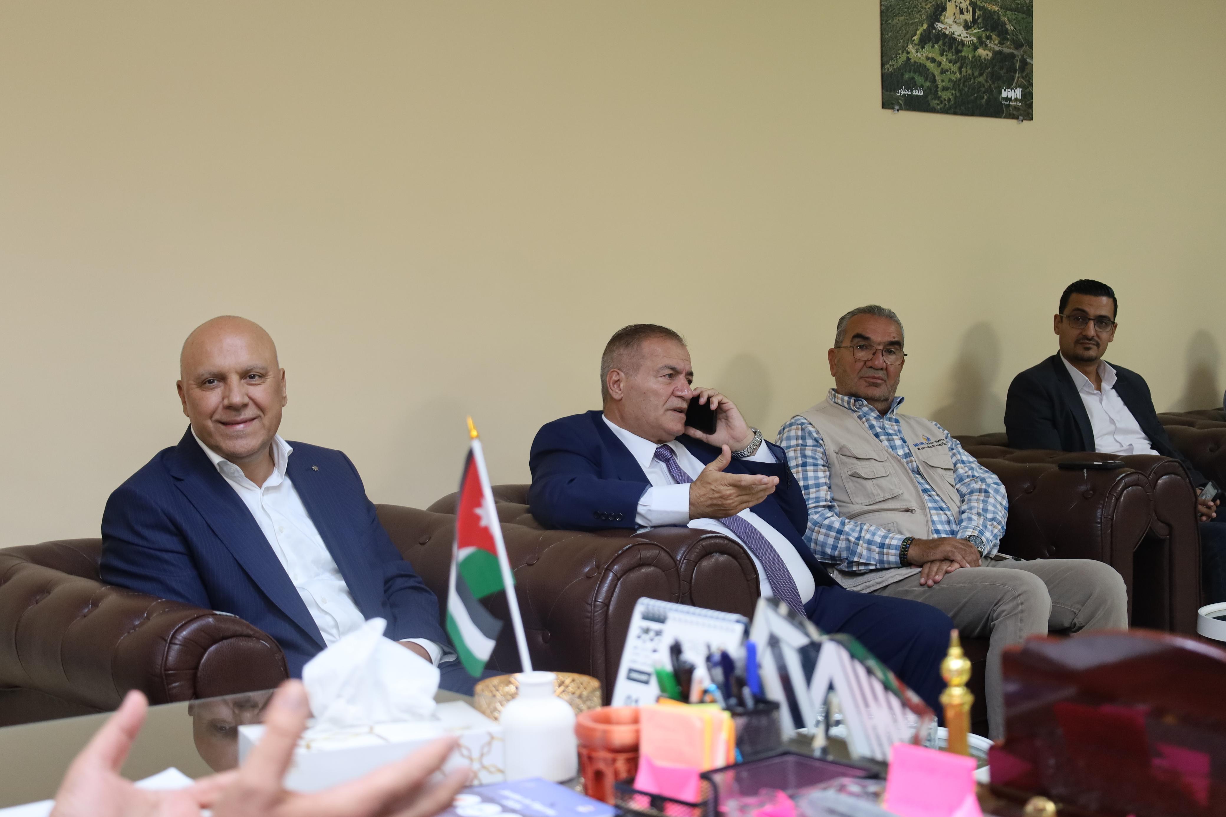 Madar Al-Saa Images 0.004100075505215628
