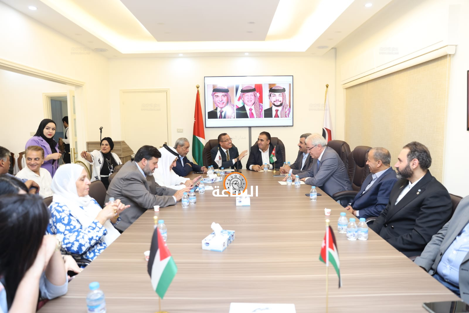 Madar Al-Saa Images 0.9317613381974842
