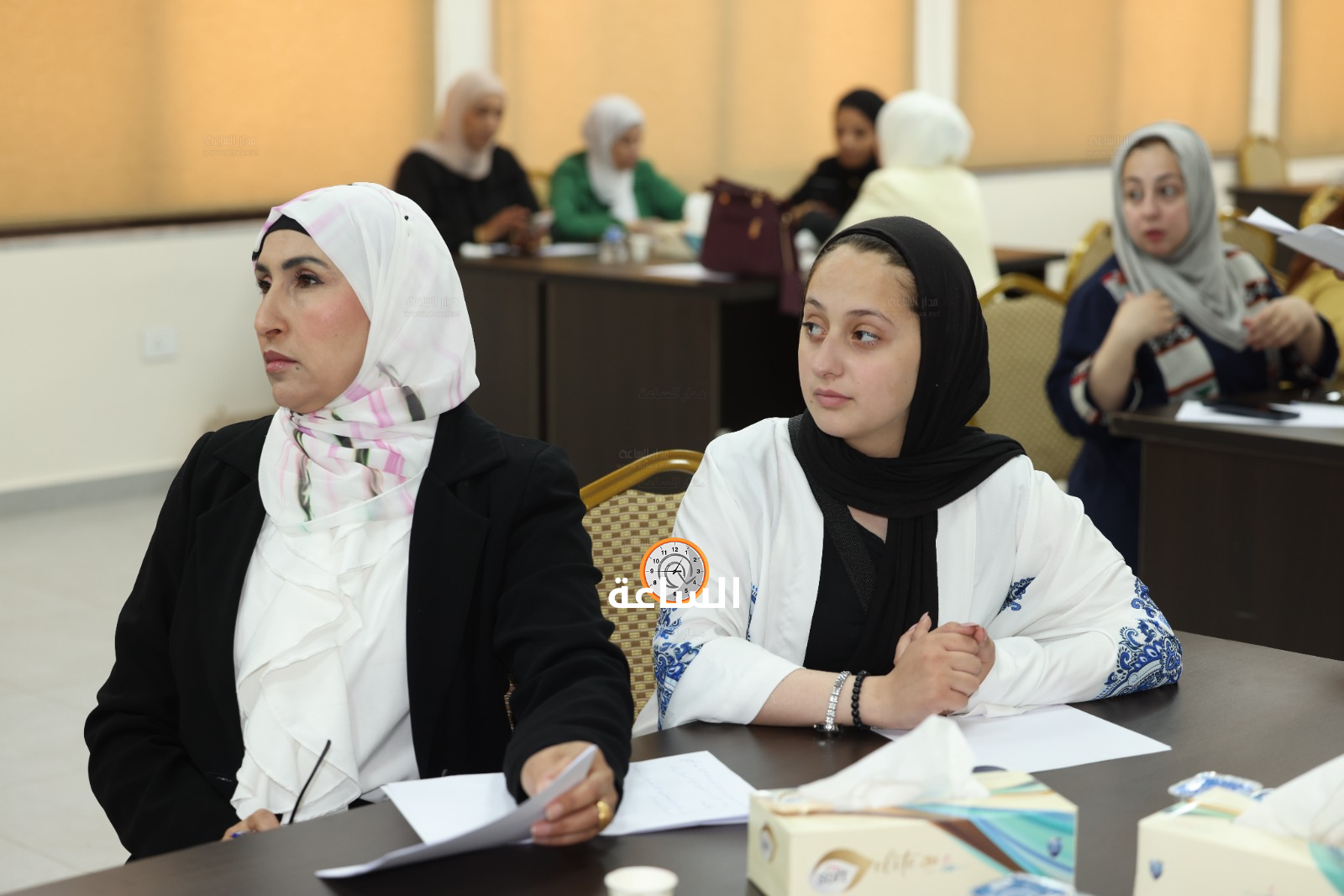 Madar Al-Saa Images 0.4992122368203562