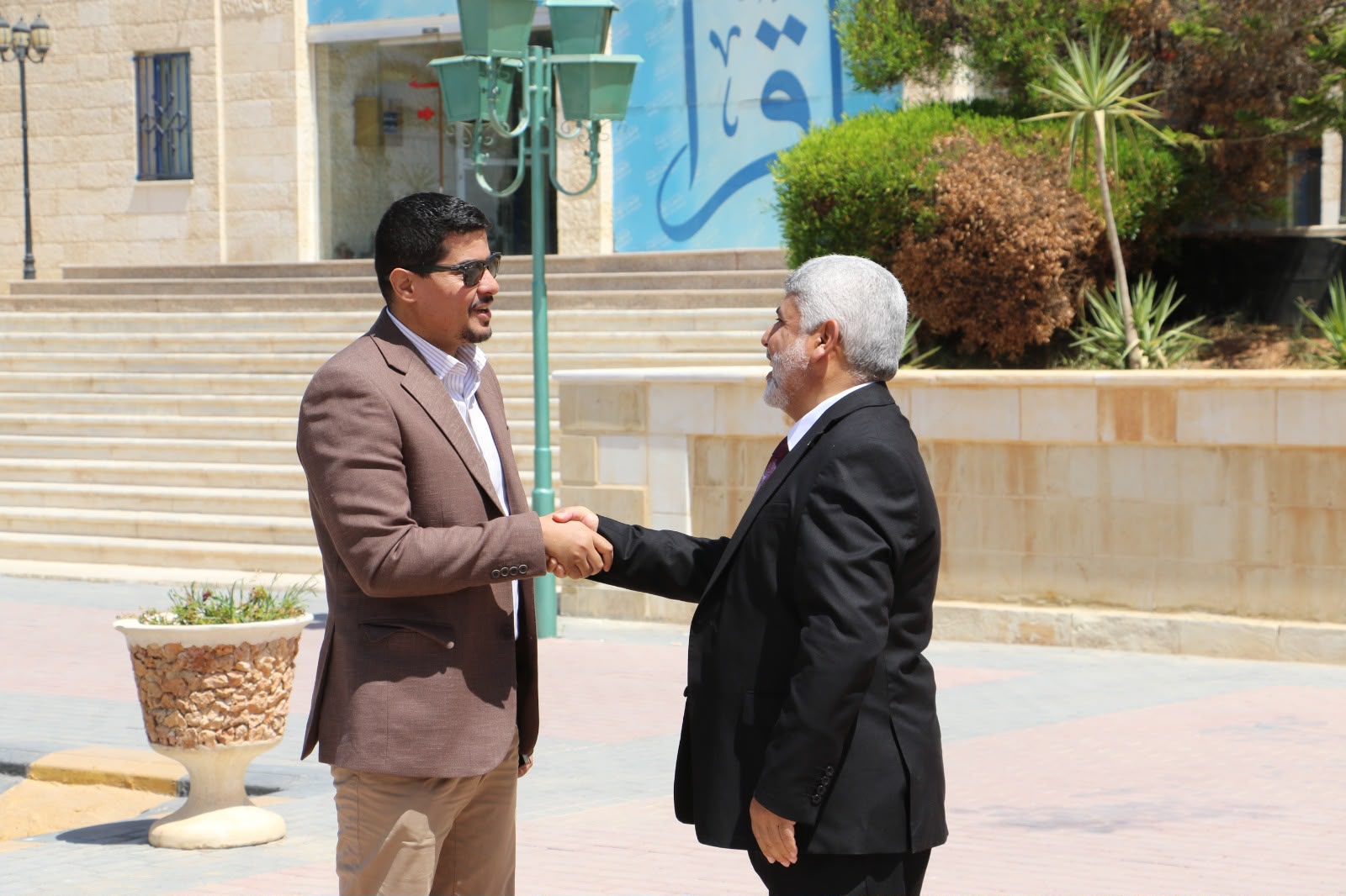 Madar Al-Saa Images 0.9176414255190181