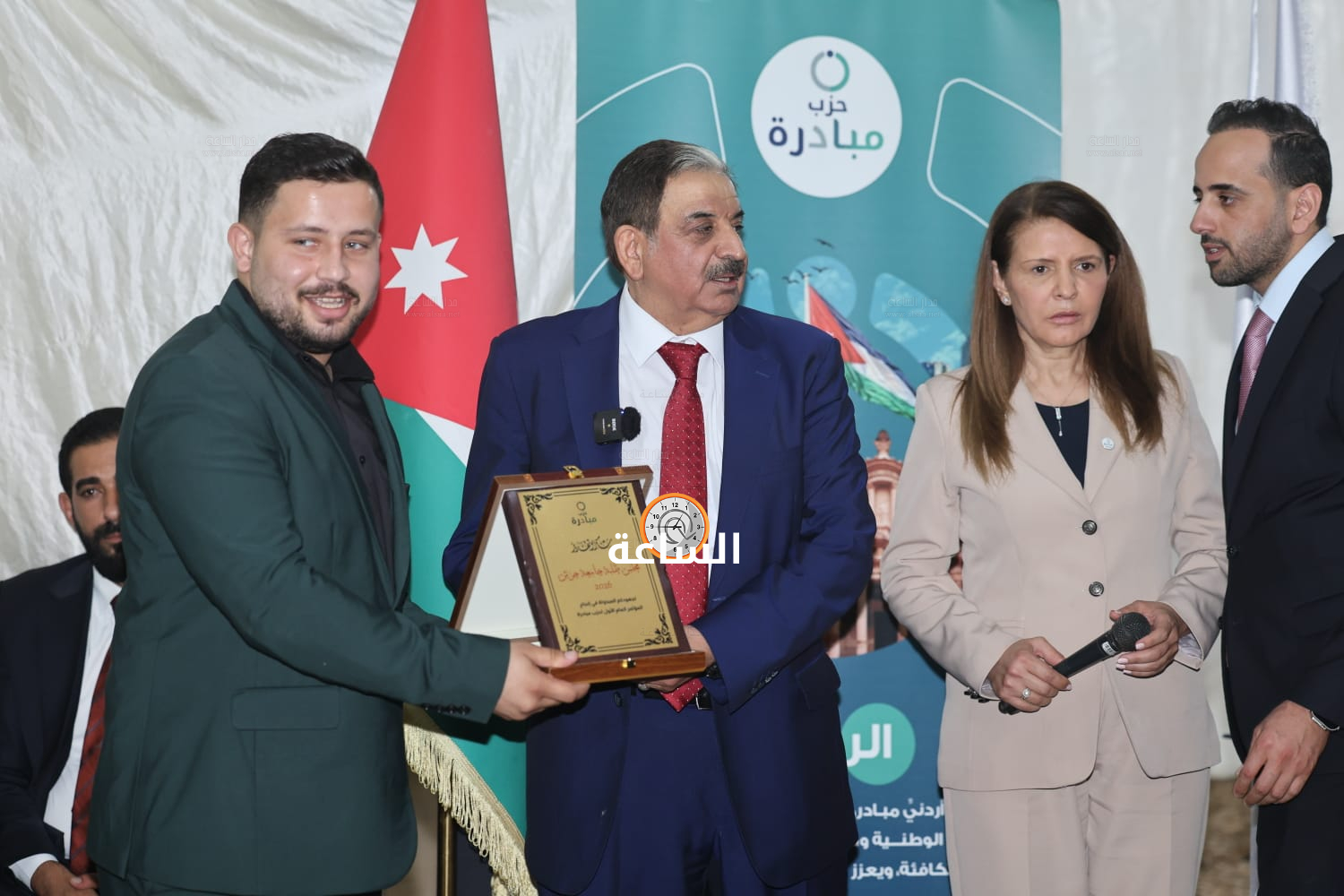 Madar Al-Saa Images 0.5303976668432007