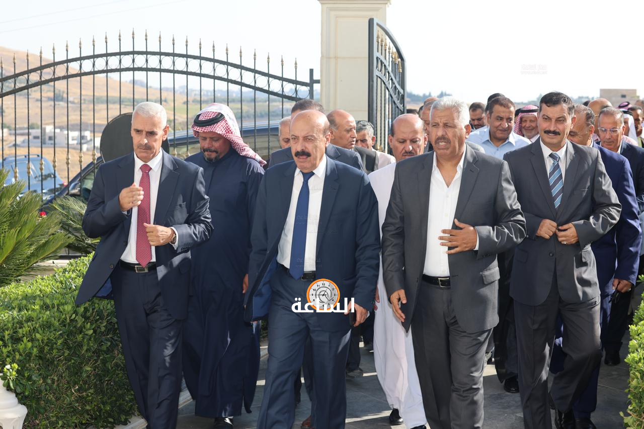 Madar Al-Saa Images 0.32945423337635027