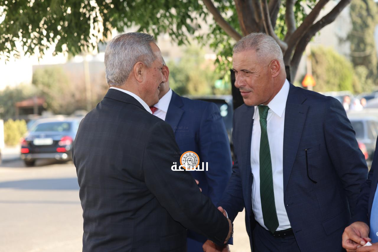 Madar Al-Saa Images 0.3432769653990192