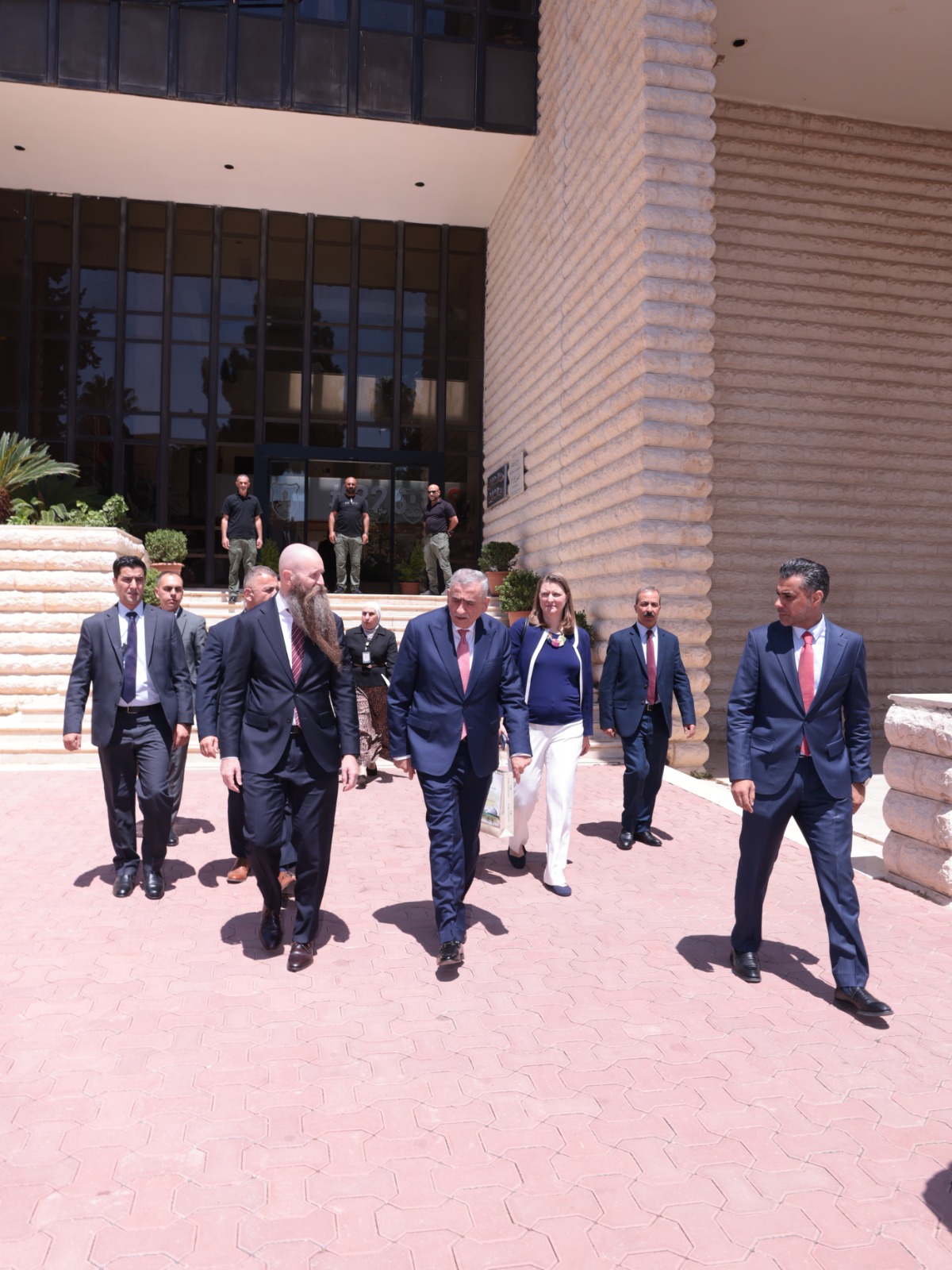 Madar Al-Saa Images 0.013414211455199831