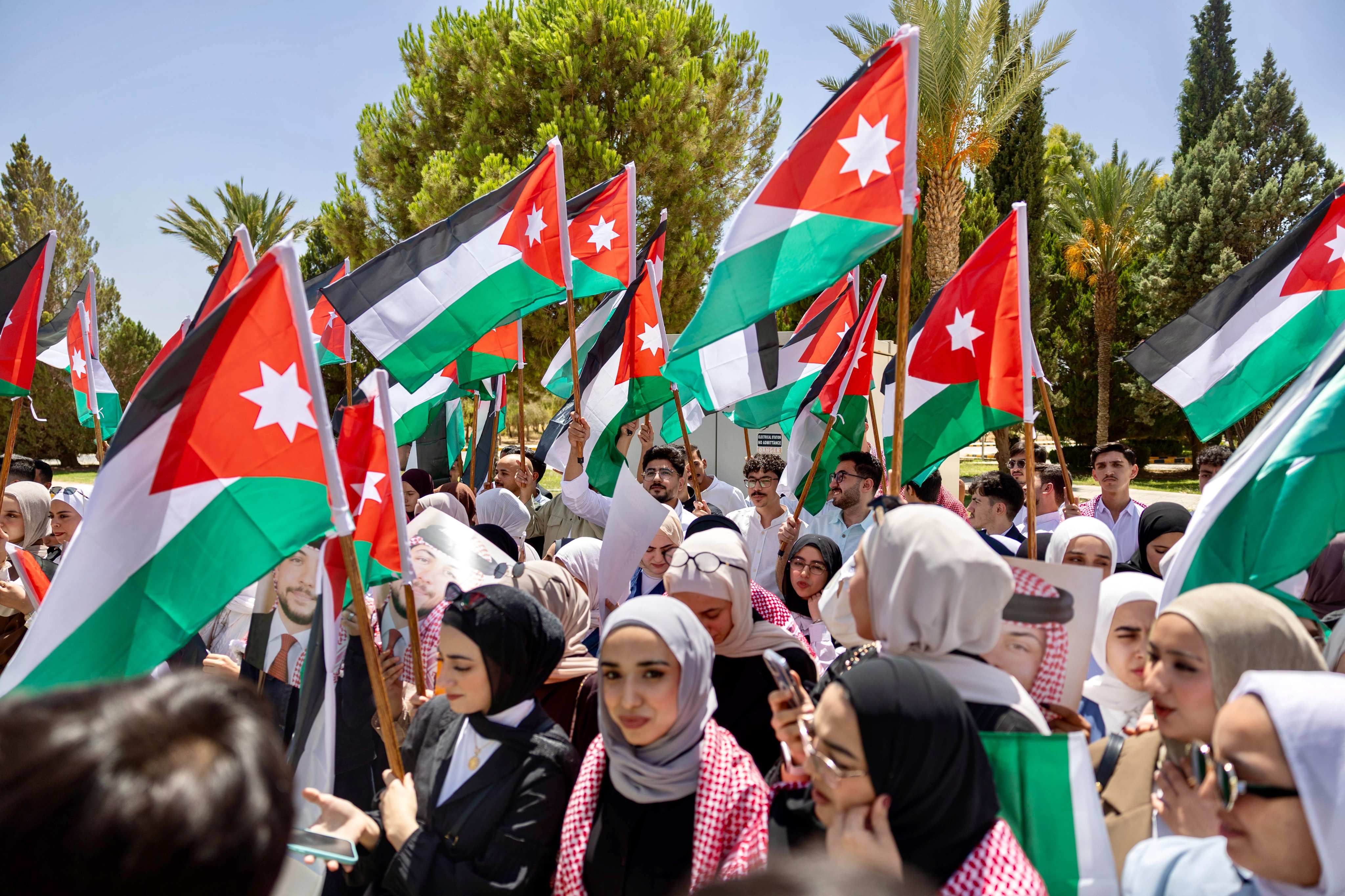 Madar Al-Saa Images 0.5131707447979018