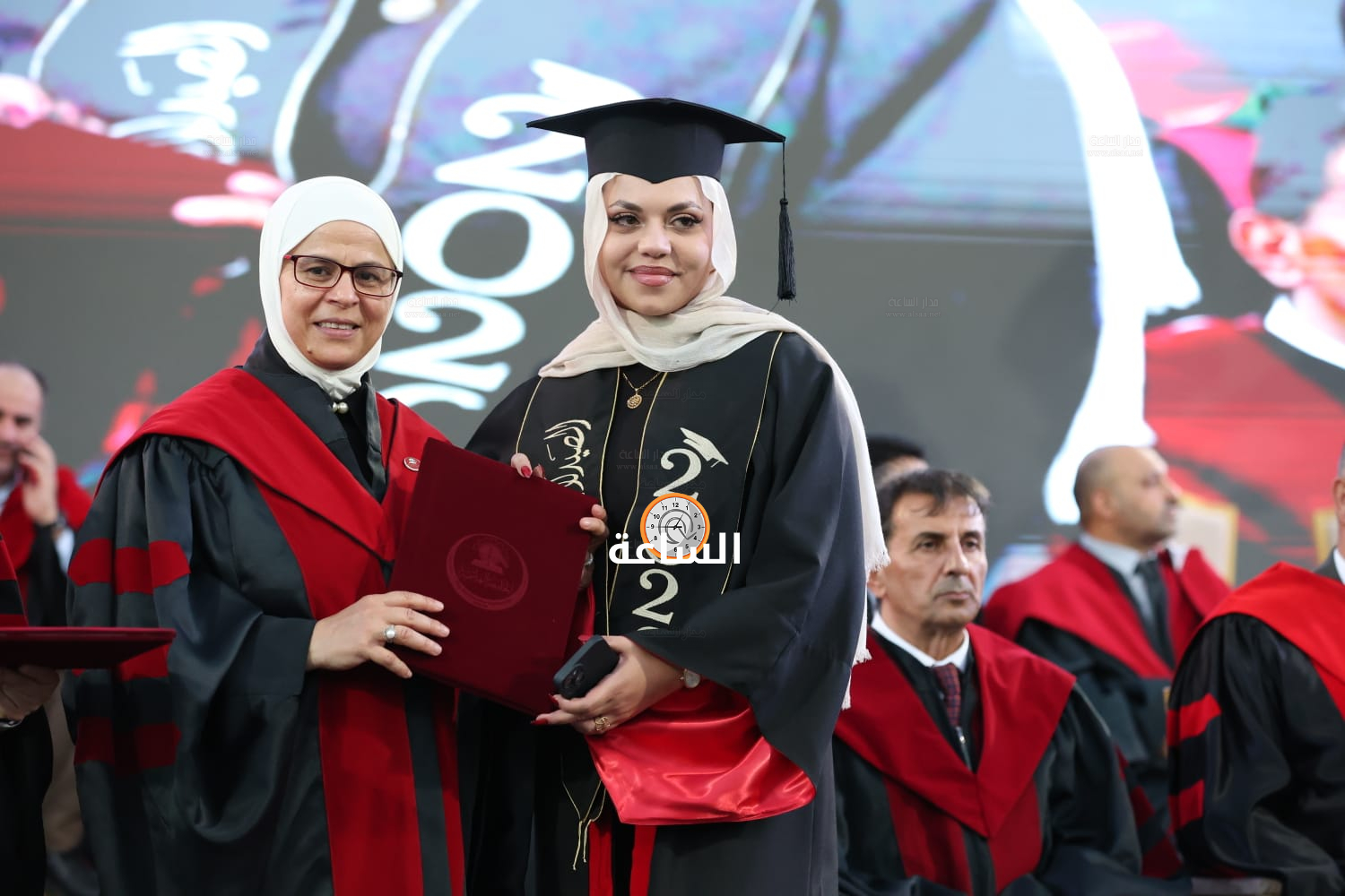 Madar Al-Saa Images 0.9573406869957578