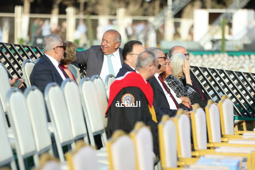 Madar Al-Saa Images 0.4373099531824818